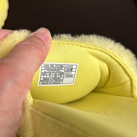UGG Sunny Yellow Fluffy Slides - Picture 9 of 9